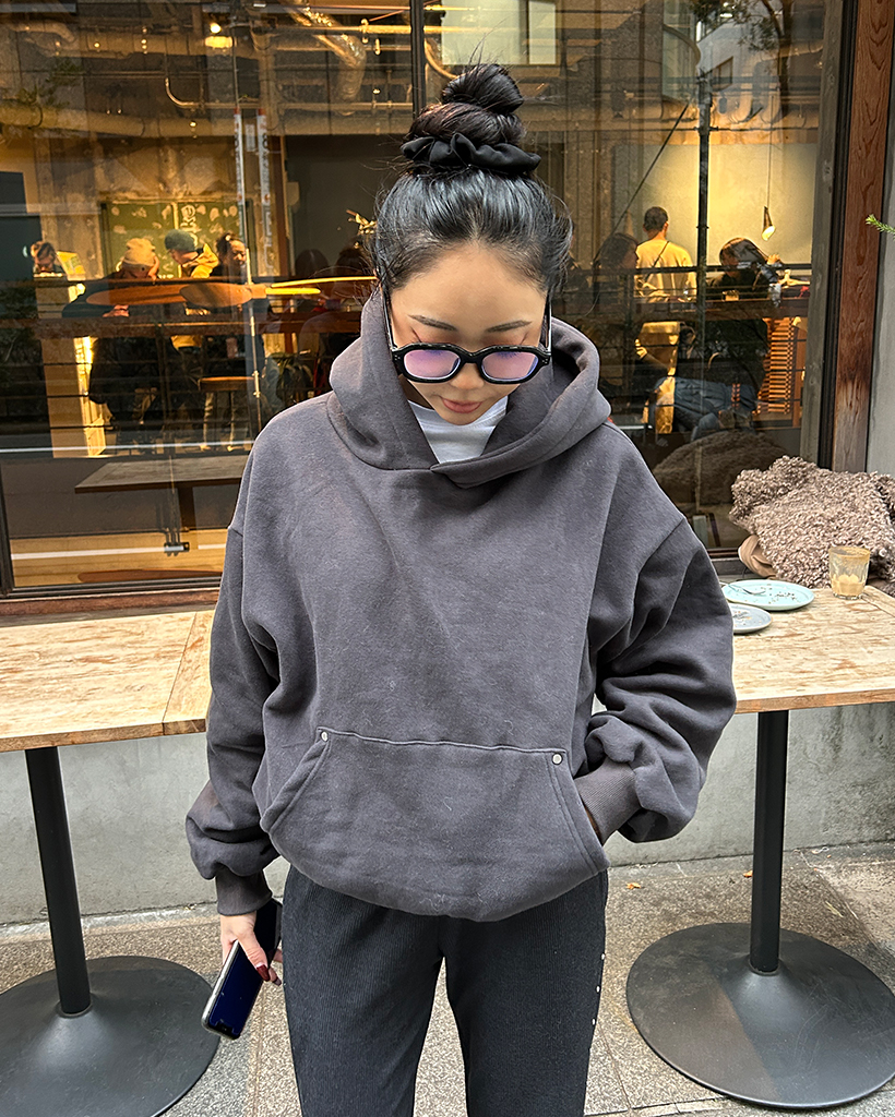 スタッズカンガルーポケット起毛パーカー