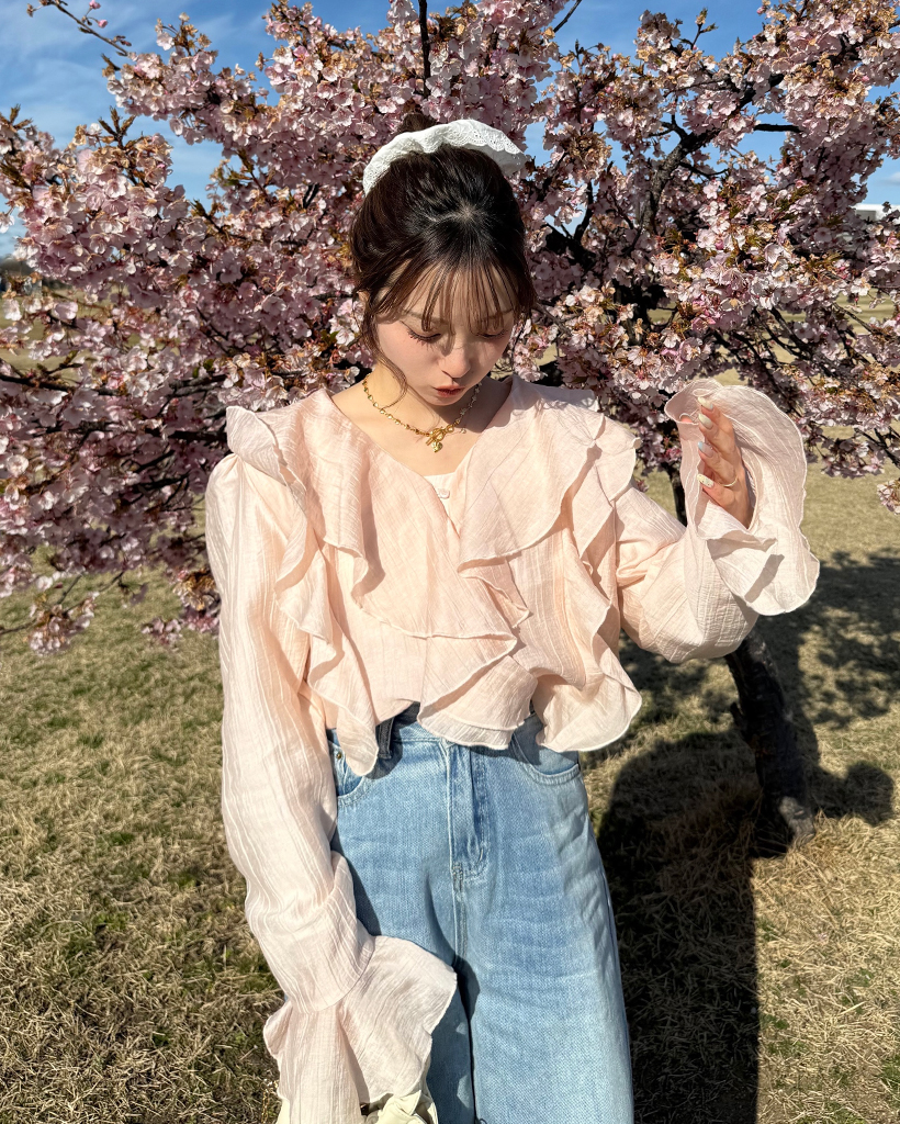 ワイドダブルラッフルVネックリンクルブラウス