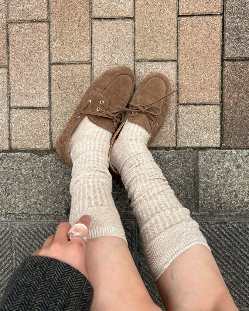 スエードアイレットローファー