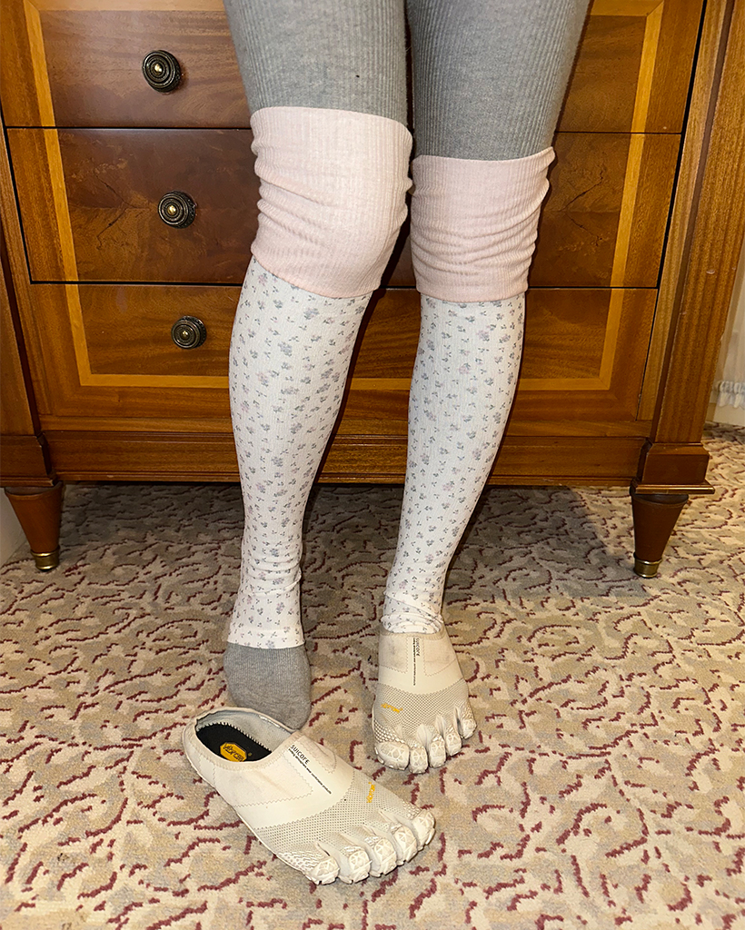 フラワーバイカラーオープンヒールハイソックス