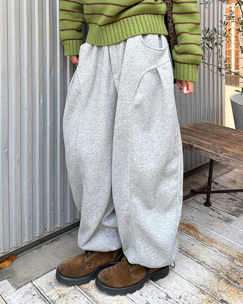 （ユニセックス）ユニークセンターシームタック裏起毛ジョガーパンツ