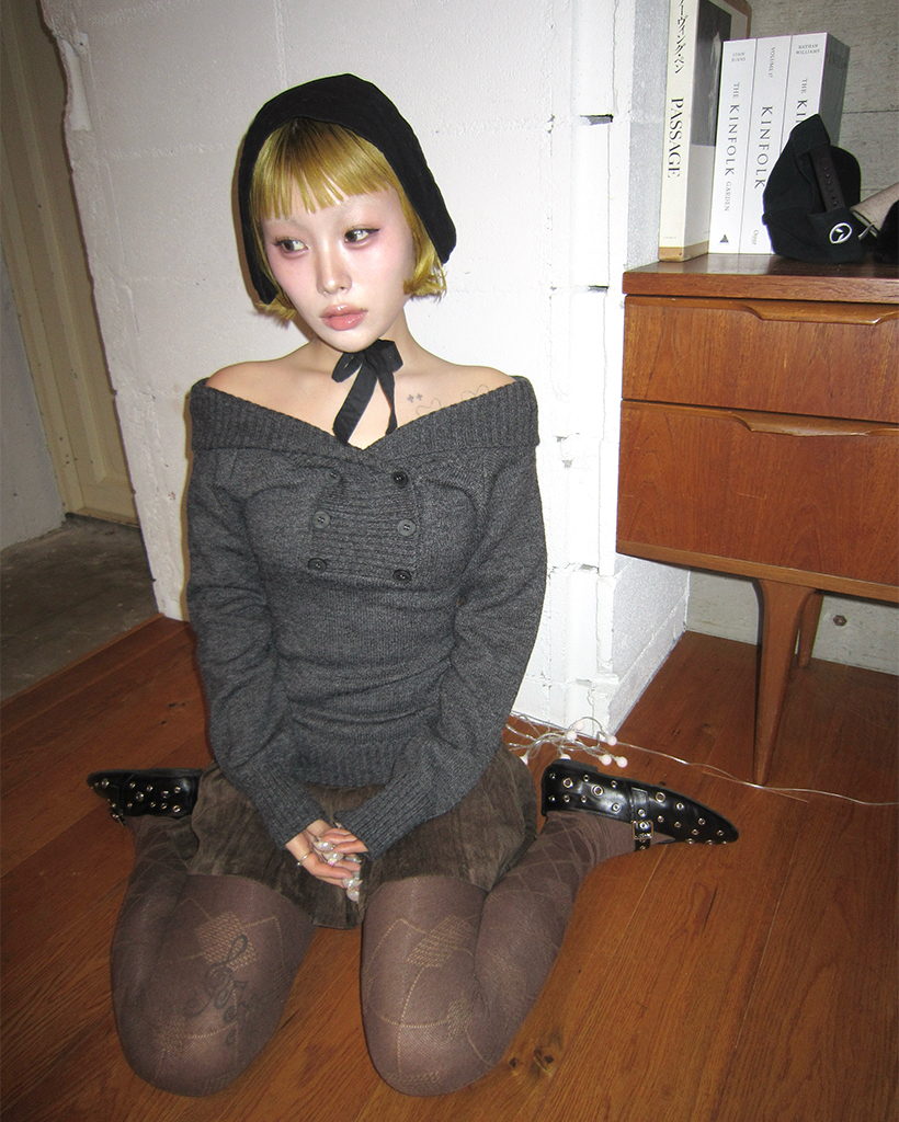 ダブルボタンリブオフショルニットセーター