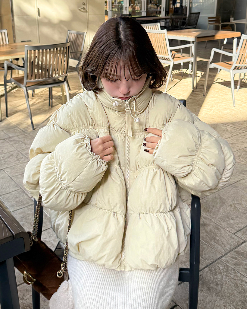 スタンドネックギャザーダウンジャケット