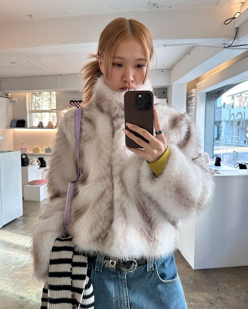 ハイネックグラデーションショートファージャケット