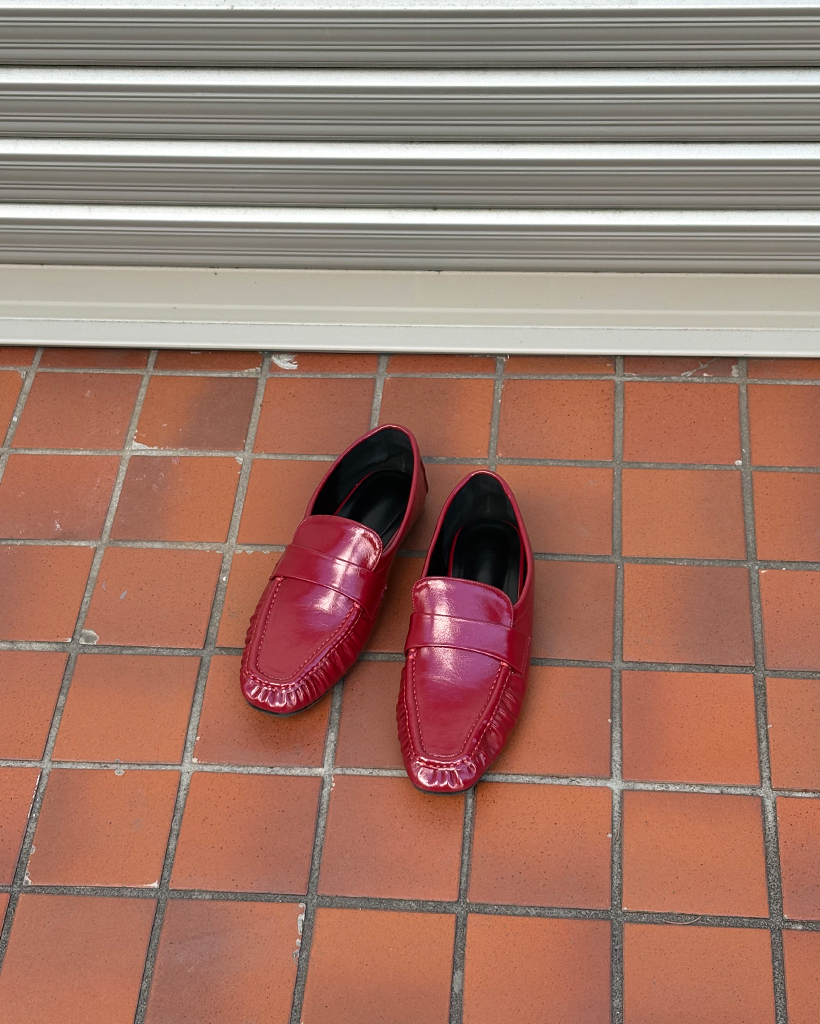 ギャザーフラットレザーローファー