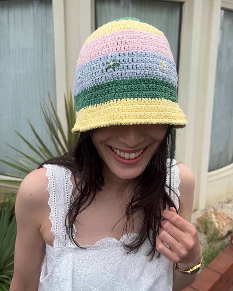 ハンドメイド☺︎カラフルハット☺︎クロシェバケットハット☺︎フリル☺︎タイダイ ハンドメイド︎カラフルハット︎クロシェバケットハット︎フリル