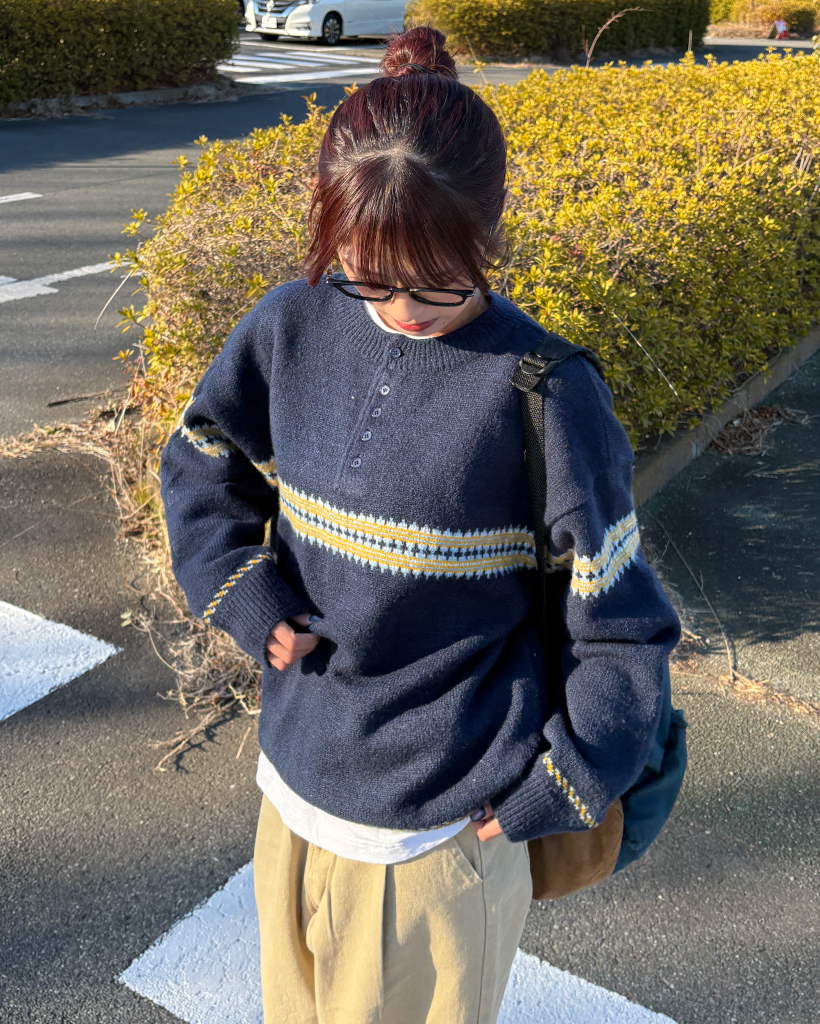 （ユニセックス）ジャガードヘンリーネックニット