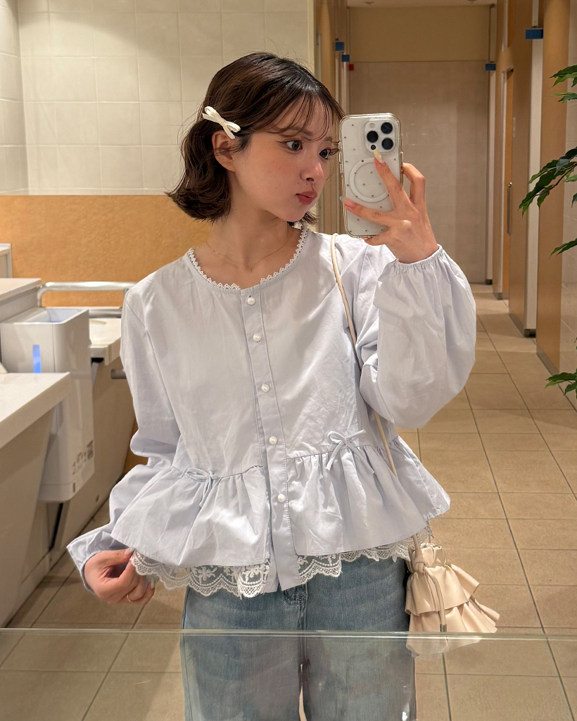 パールボタンリボンレースフリルペプラムブラウス