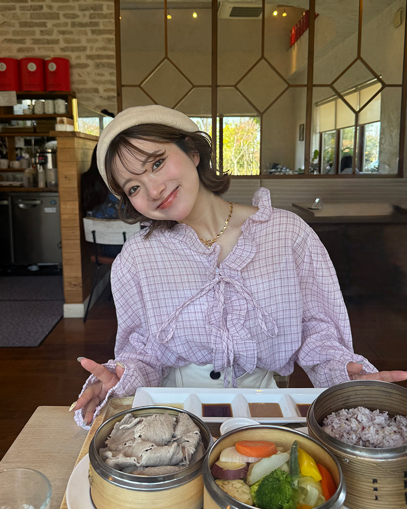 Vネックチェックフリルリンクルブラウス