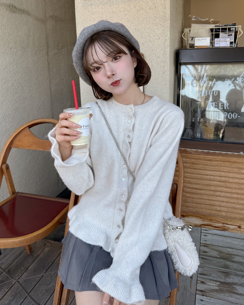 スカラップラインシェルボタンニットカーディガン