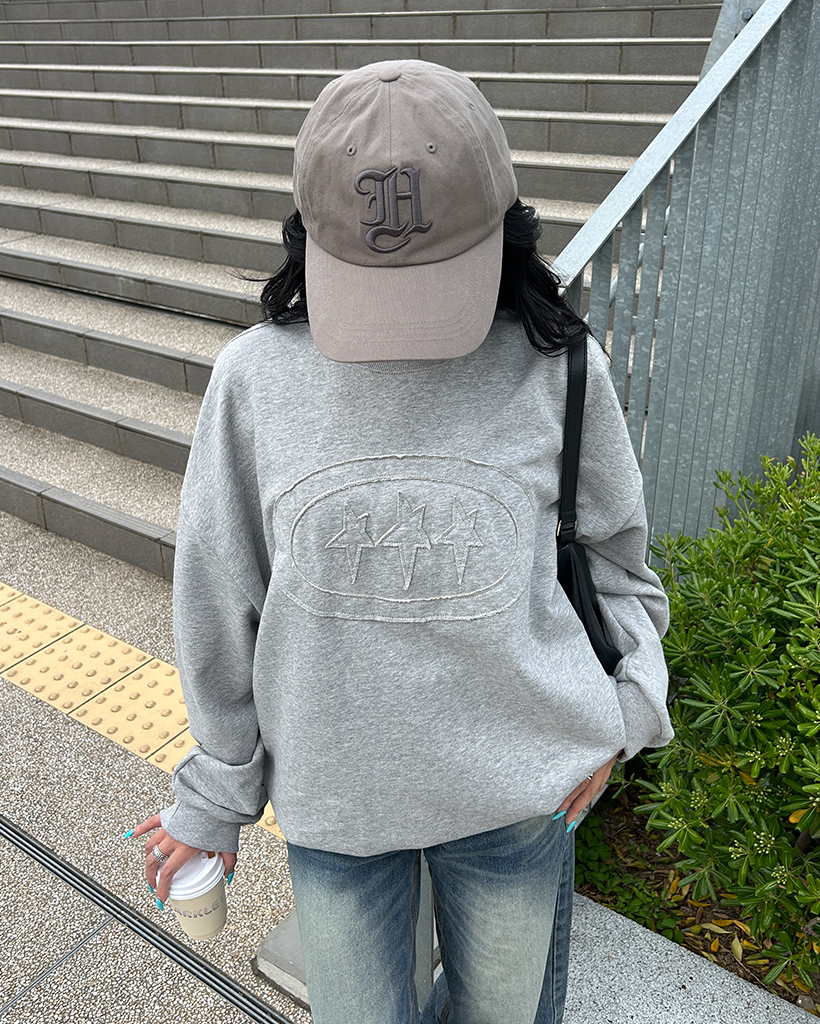 （ユニセックス）ラウンドトリプルスターパッチスウェットTシャツ