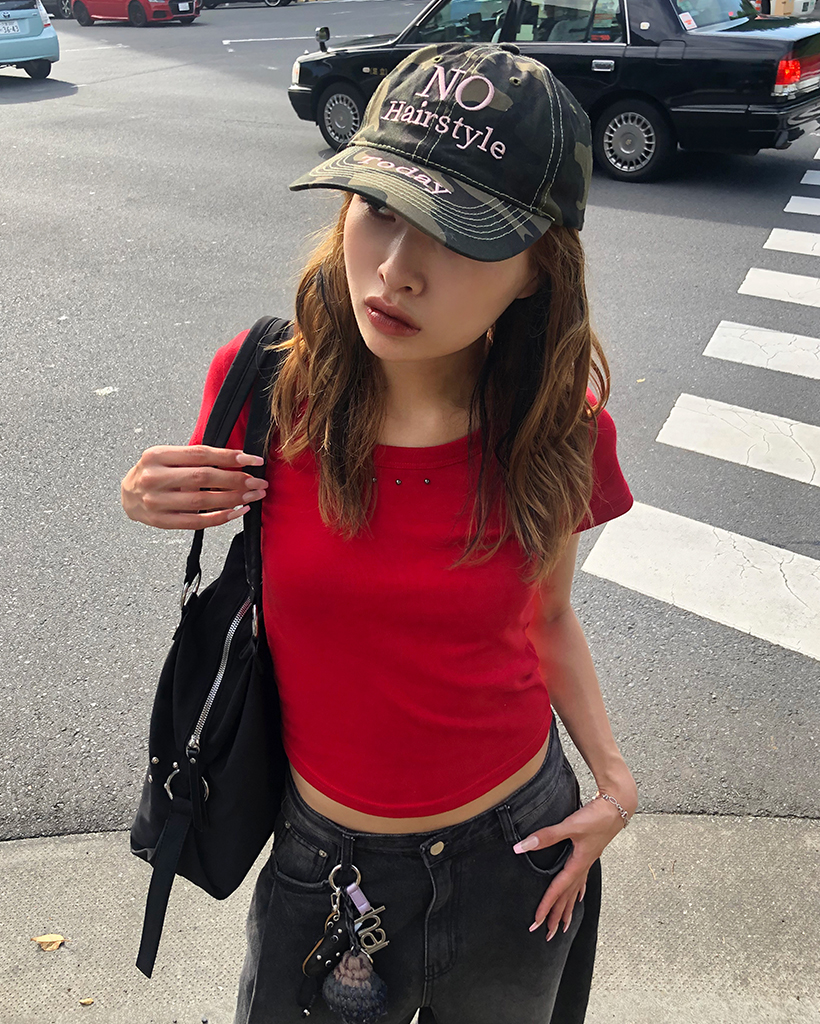 スタッズジュエルネックフレンチTシャツ