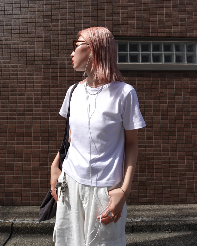 ベーシックラウンドネックセミクロップドハーフTシャツ