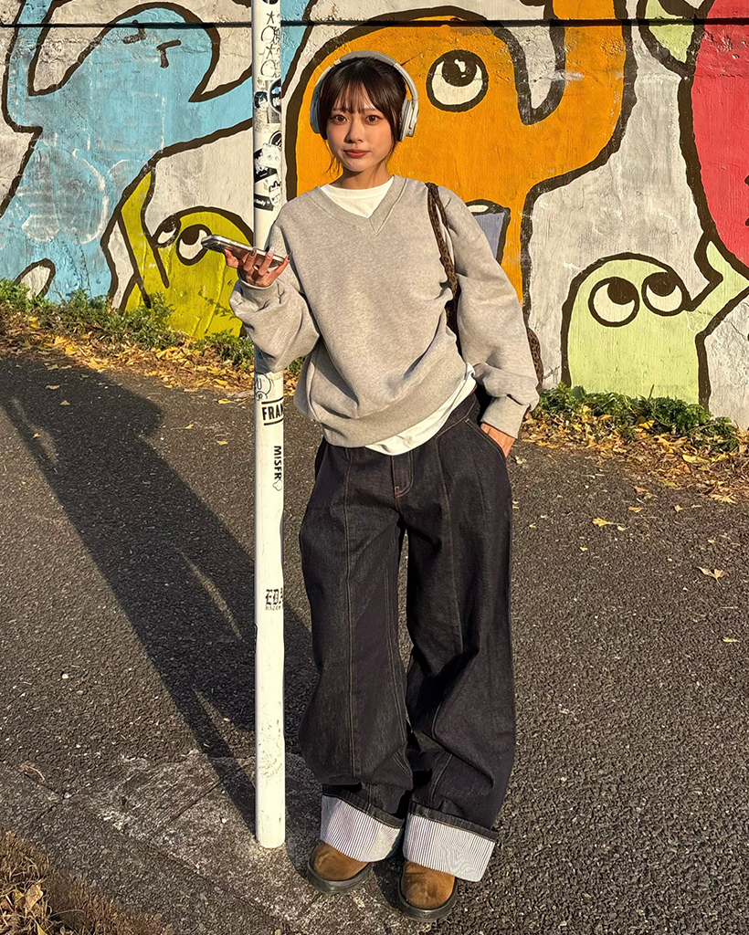 グラスネックドロップショルダースウェットシャツ