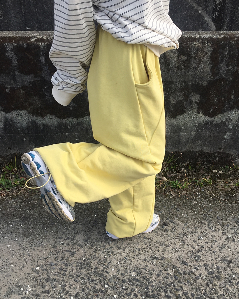 ユニークシームスウェットパンツ