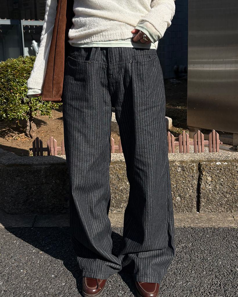 （ユニセックス）ペンシルストライプワイドブラックジーンズ