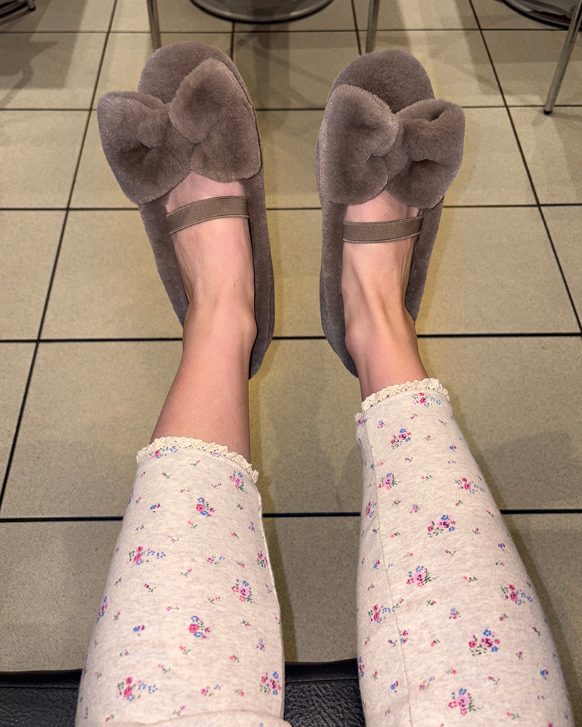 リボンポイントファーフラットシューズ