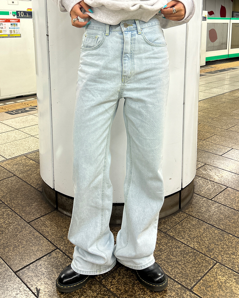 ストレートライトデニムジーンズ