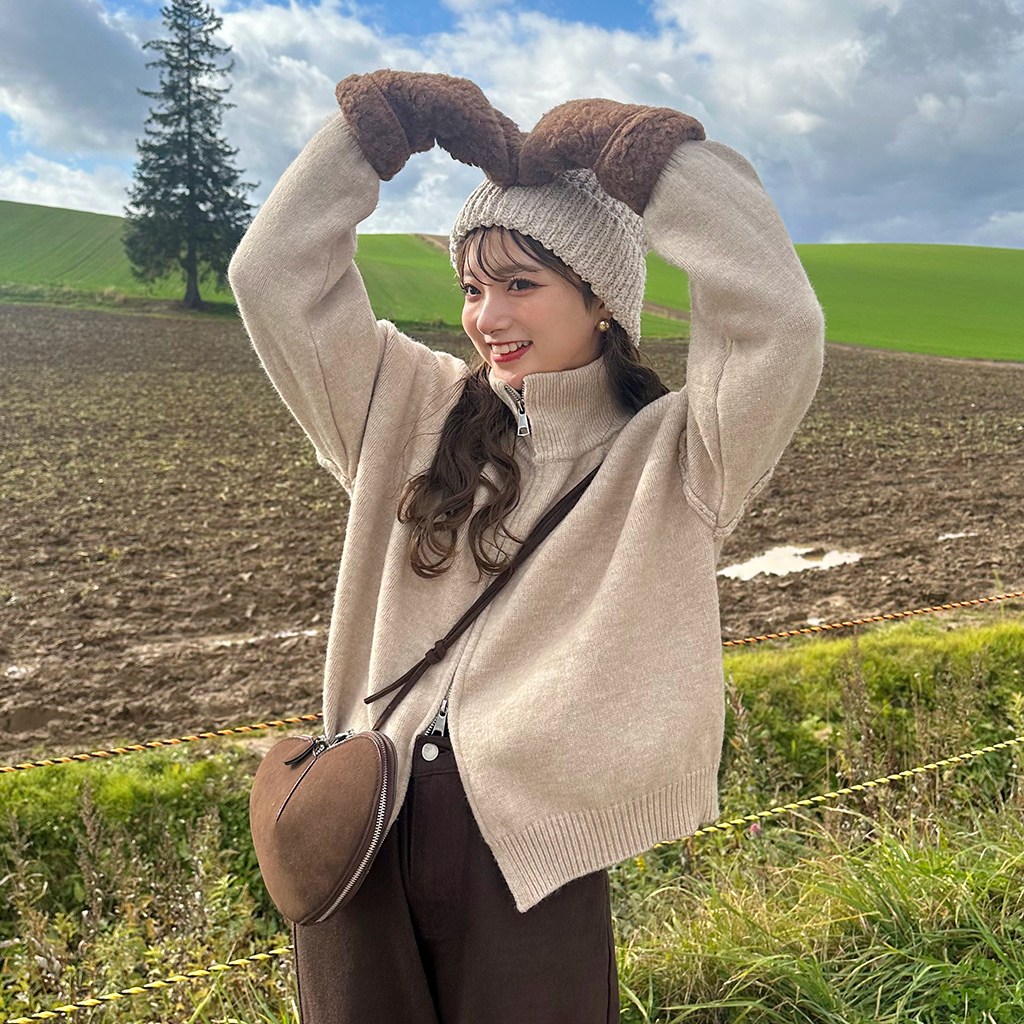 タートルネックニットジップアップ