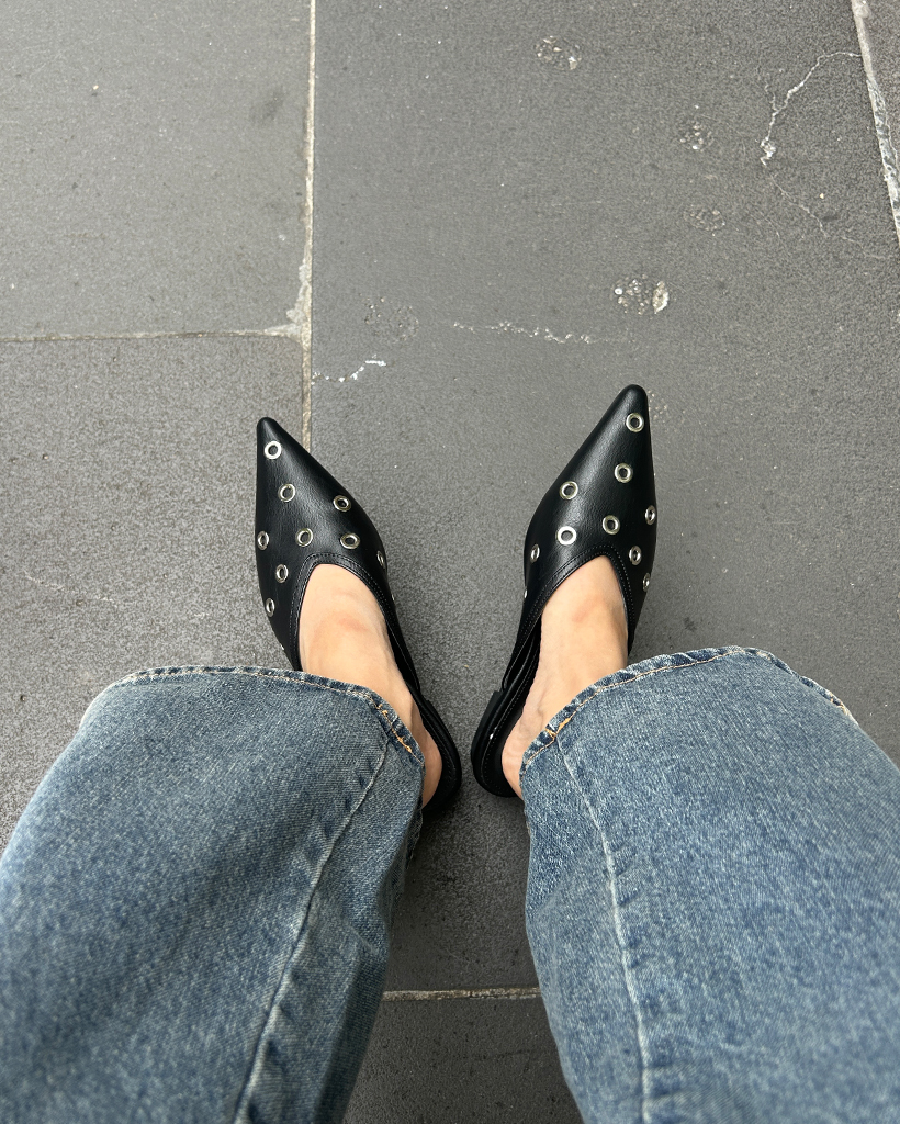 アイレットポインテッドトゥミュール