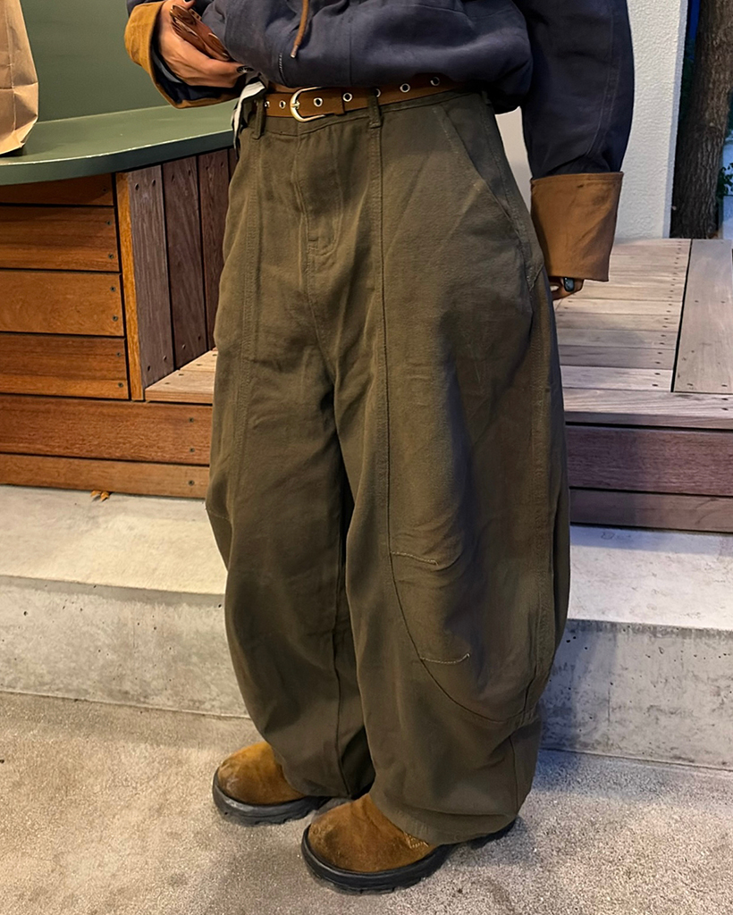 ユニークラウンドセンターシームコットンパンツ