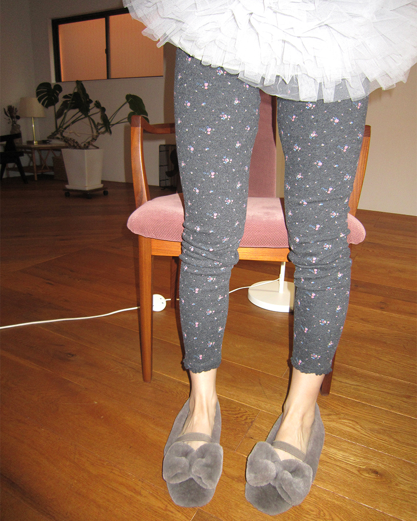 フラワーパンチングレースヘムレギンス
