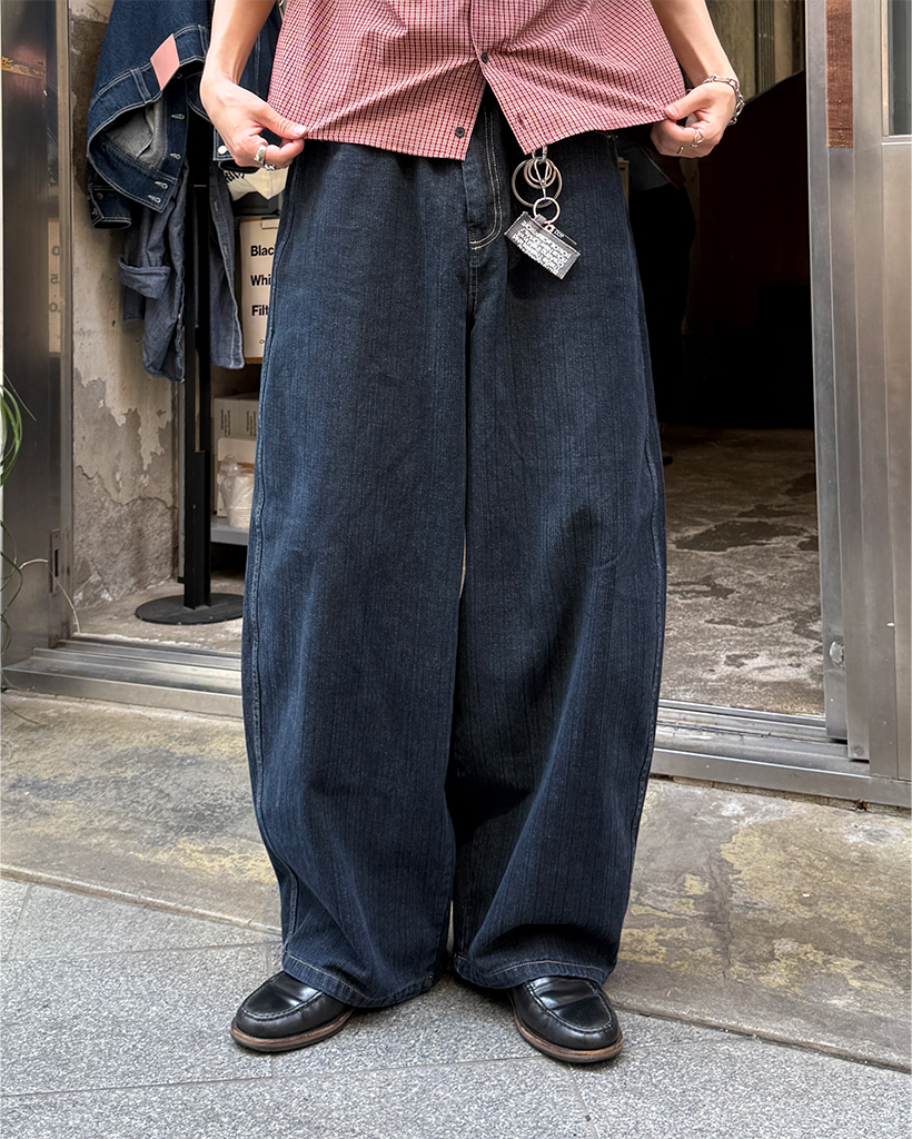 ストライプジャガードバックシンチカーブジーンズ