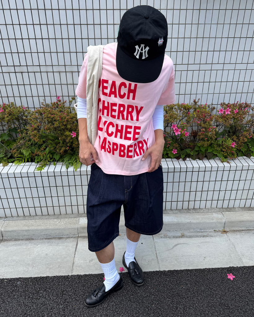 （ユニセックス）ワードフロントロゴ半袖Tシャツ