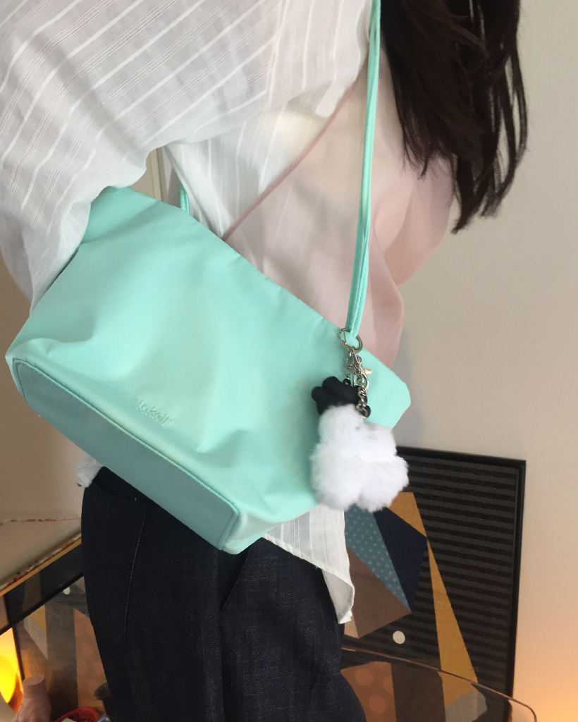 サテンスリムロングハンドトートバッグ