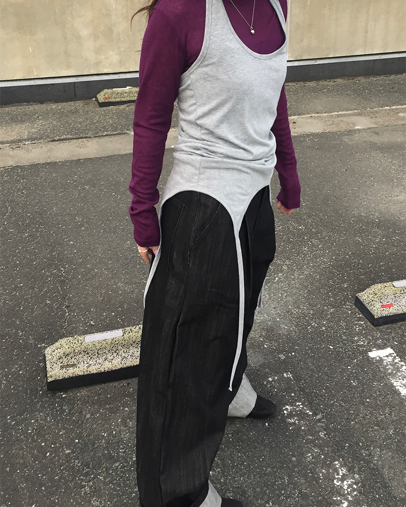 ストライプヘムホルターネックタンクトップ