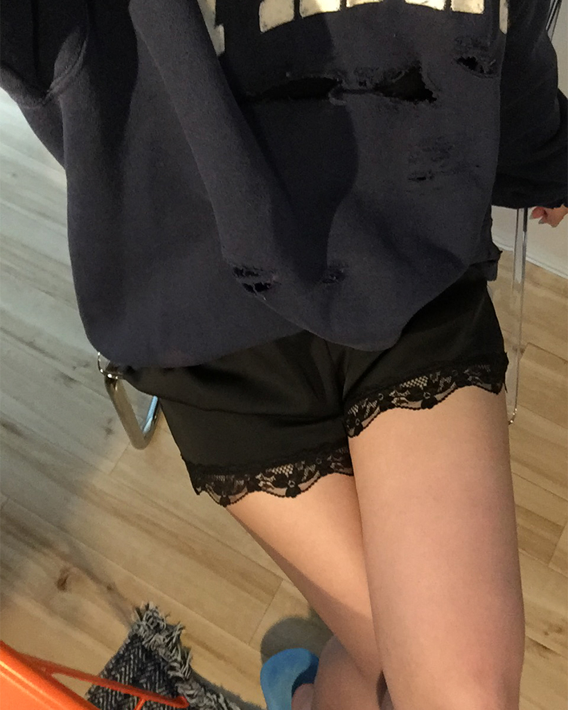 フラワーレースヘムサテンイージーショートパンツ