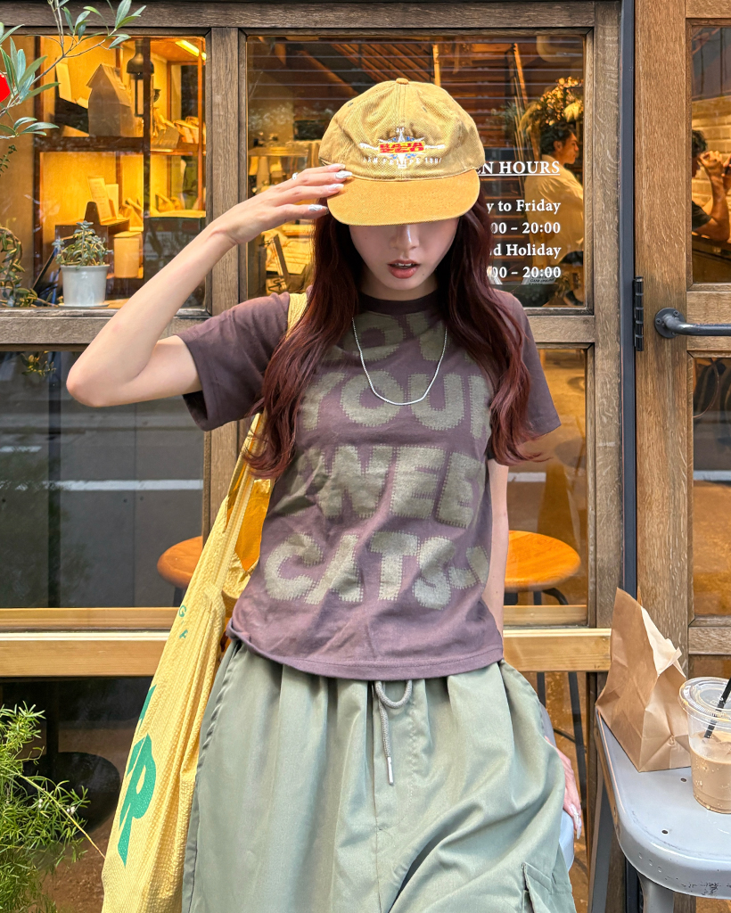 フルレタリングセミクロップドＴシャツ