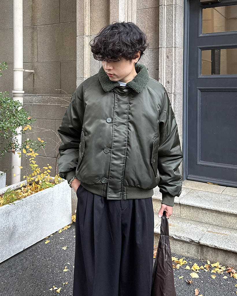 （ユニセックス）ボアカラーループボタンフライトジャケット