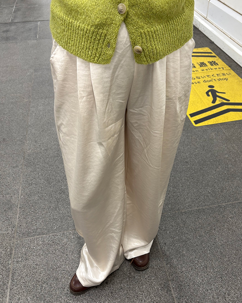 サテンストレートイージーパンツ