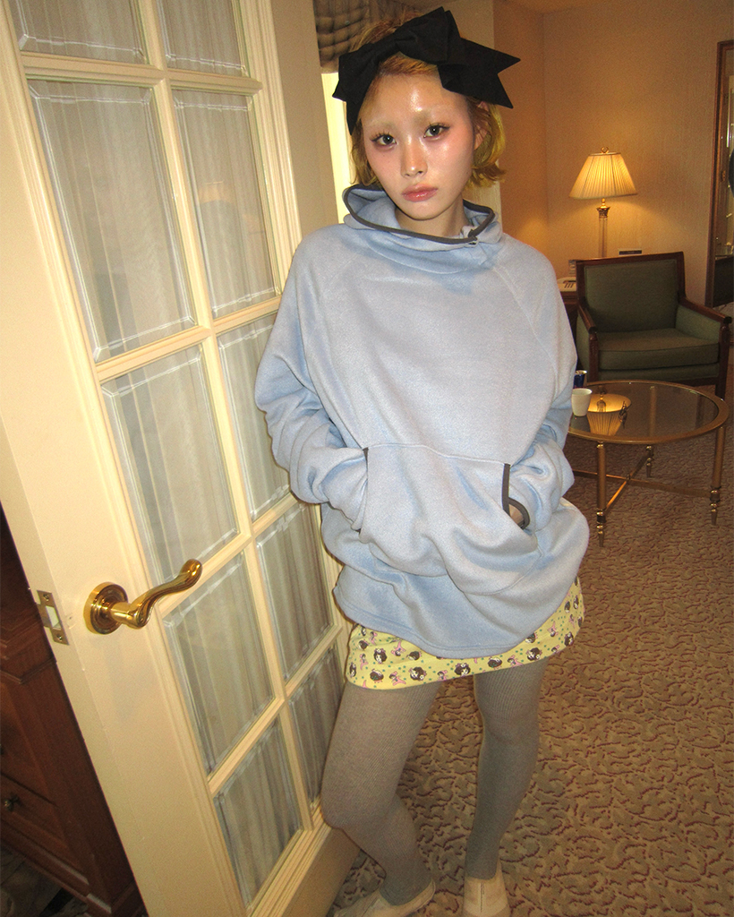 （ユニセックス）ボタンスタンドネックフリースパーカー