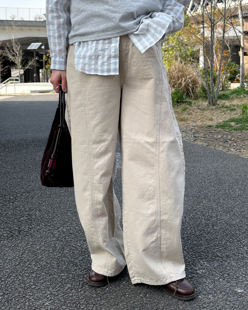 カーブセンターシームコットンパンツ