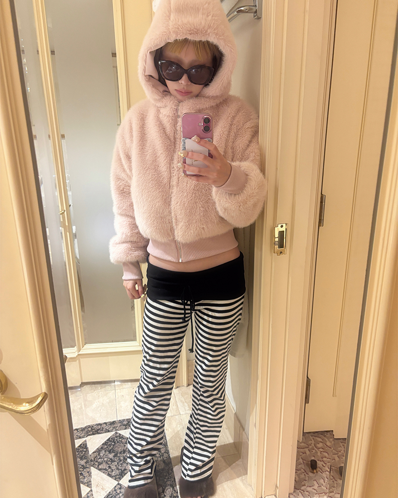 ファーリバーシブルセミクロップドジップアップパーカー