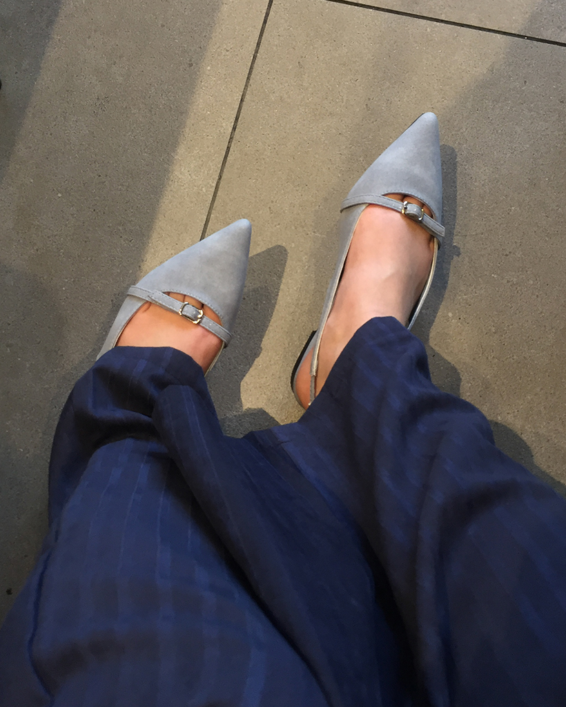 ベルトポイントスリングバックフラットパンプス