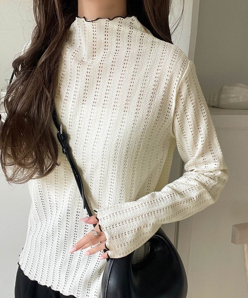 肌見せしすぎず、ほんのり色っぽ。プチハイネック透かし編みメロウ