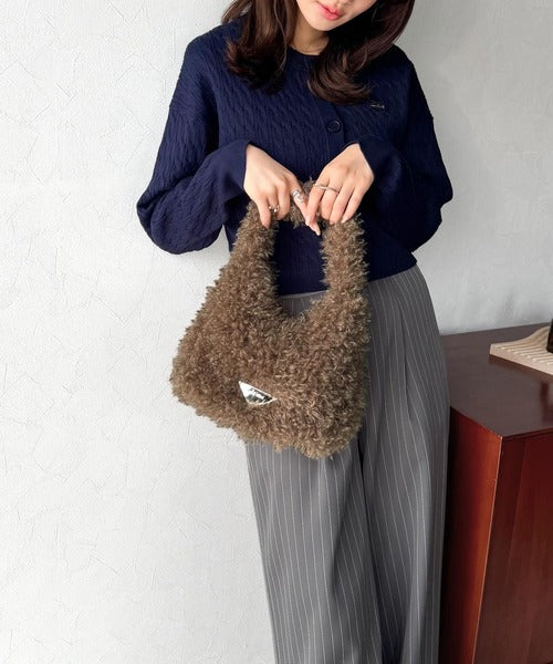 mily bilet】ふわふわ感と高級感で、季節のおしゃれを格上げ。ロゴ