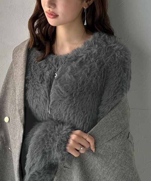 ふわっと包まれる心地よさ。モコモコフェザーニットホックカーディガン