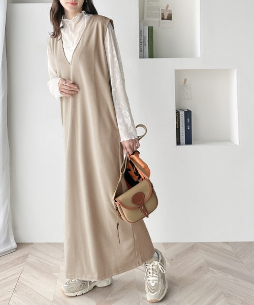 ジャンヌが躍るスカート 1枚でサマになる主役級。Vネックロングジャンパースカート