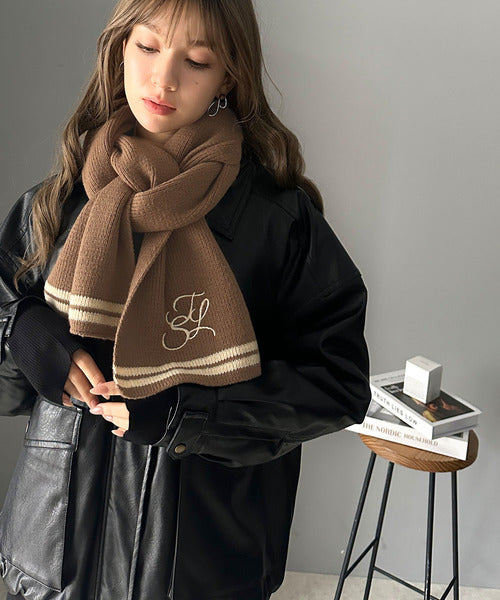 柔らか暖か。上品なロゴ刺繍入りラインニットマフラー（ストール