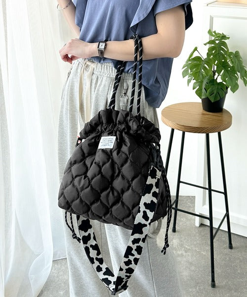 JaVa ジャバコラボ》おしゃれも実用性も叶う。2WAYキルティング巾着
