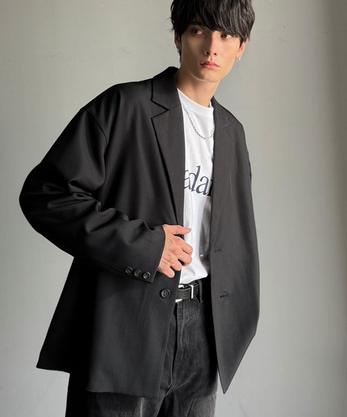 きちんと感とリラックス感を両立。ゆるシルエット、テーラード