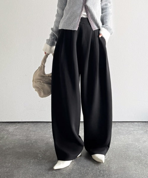 OMMO タックデザインコクーンパンツ黒 38 un3d. OMMO タックデザイン