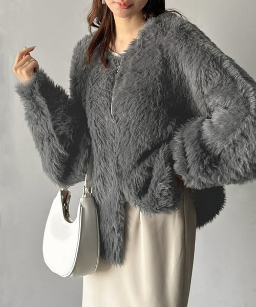 ふわっと包まれる心地よさ。モコモコフェザーニットホックカーディガン