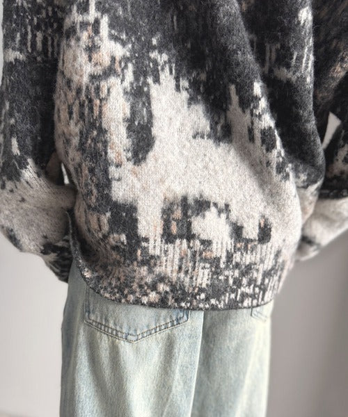 JaVaジャバコラボ》視線を釘付け。アブストラクト柄ニットプルオーバー