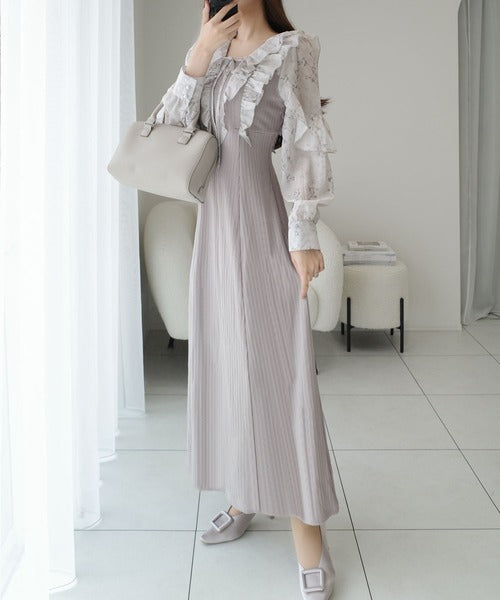 mily bilet】上品にスタイルアップ。シャイニー花柄フリルブラウス