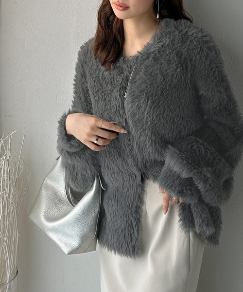 ふわっと包まれる心地よさ。モコモコフェザーニットホックカーディガン